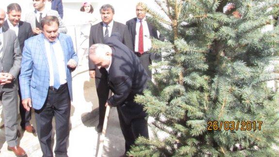 Orman ve Su İşleri Bakanımız Prof. Dr. Veysel EROĞLU İlçemiz Ziya Aydın Anadolu İmam Hatip Lisesini ziyaret etti.