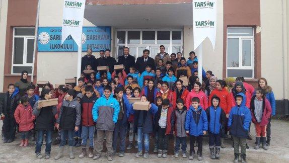TARSİM tarafından ilçemiz Sarıkaya ve Örnekköy mahallelerimizde bulunan okullarımızda öğrenim gören öğrencilerimize mont ve bot yardımı yapıldı.