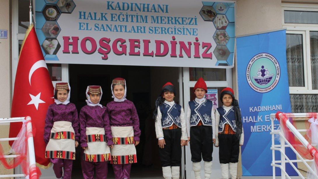 İlçemiz Halk Eğitim Merkezi Müdürlüğünce 25-26 Nisan 2019 tarihlerinde El Sanatları Sergisi Hoca Ahmet Yesevi İlkokulunda açıldı.